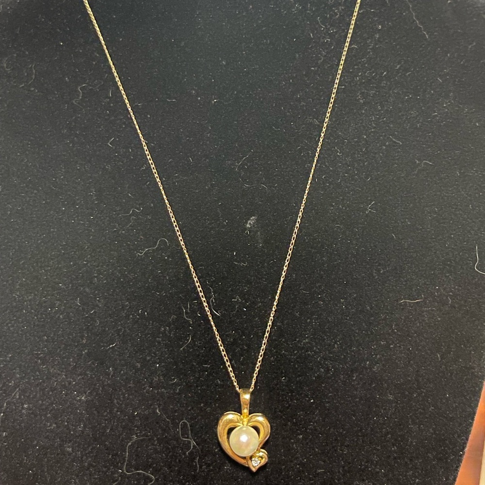 14k yellow gold necklace with heart shape pendant